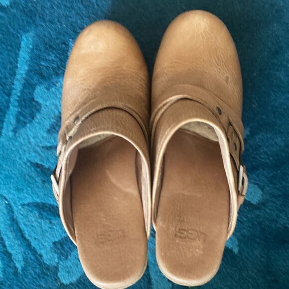 Ugg clogs tan colored shearling inside at toe platform wedge heel size 7 - Picture 5 of 5